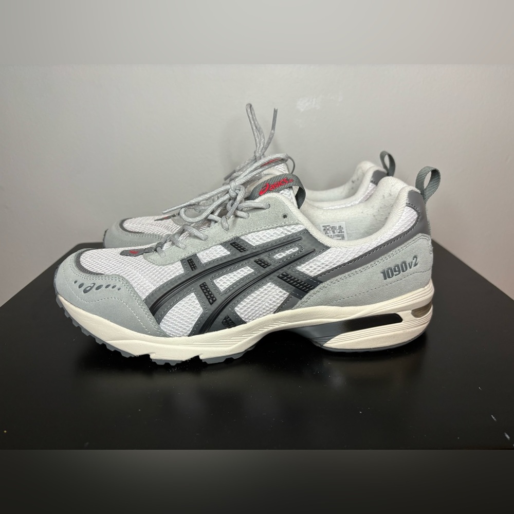 ASICS 1090 V2